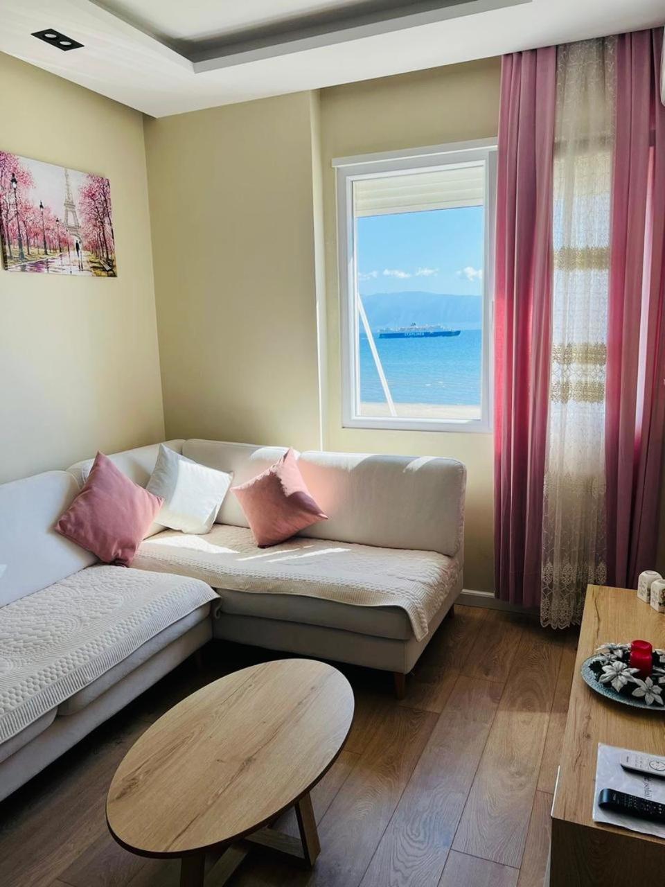 Soleil Apartment with sunbed & umbrella