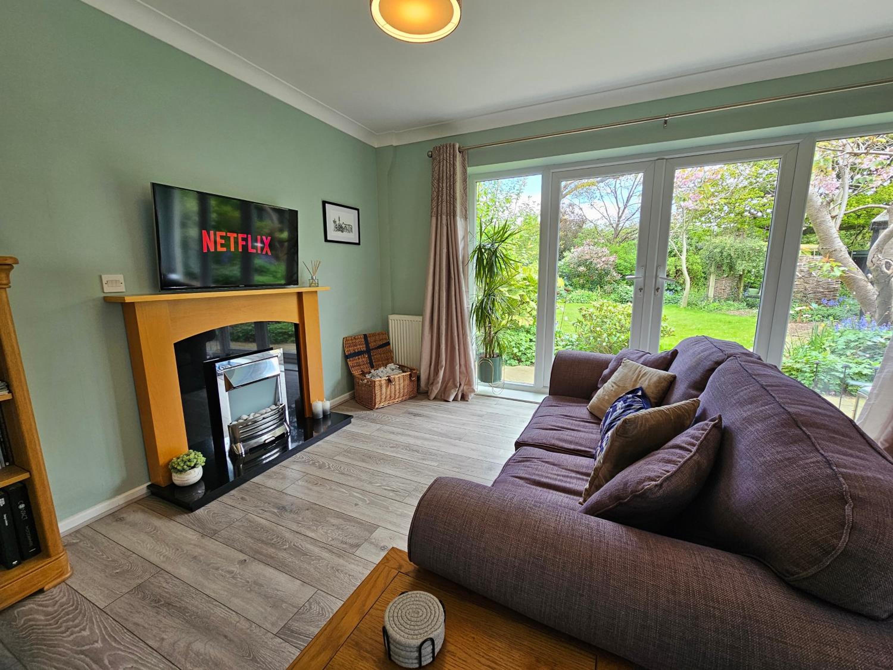 Luxury Self-Catering and Sauna - Oaks Rest view 3