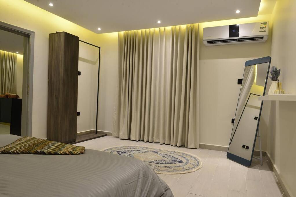 Spacious One Bedroom Apartment with Private Rooftop