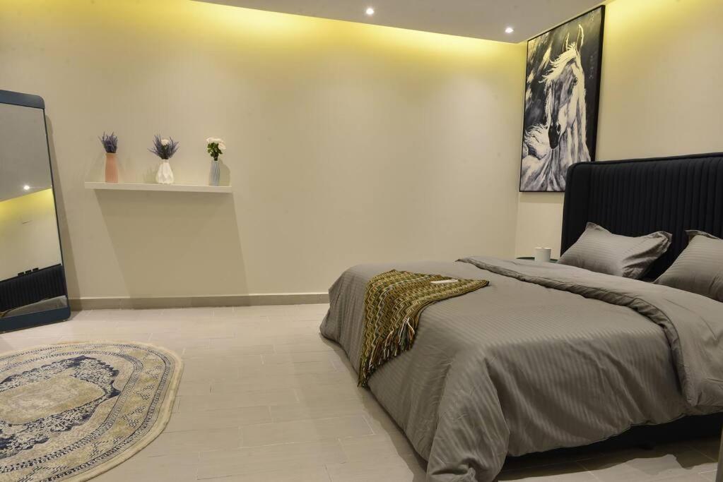 Spacious One Bedroom Apartment with Private Rooftop