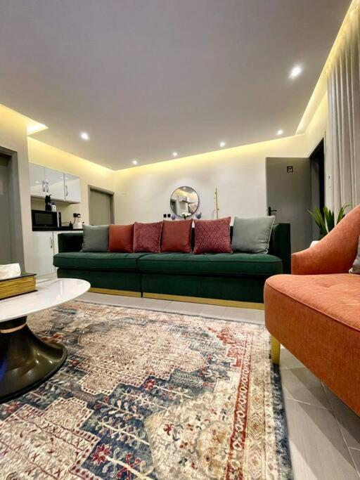 Spacious One Bedroom Apartment with Private Rooftop