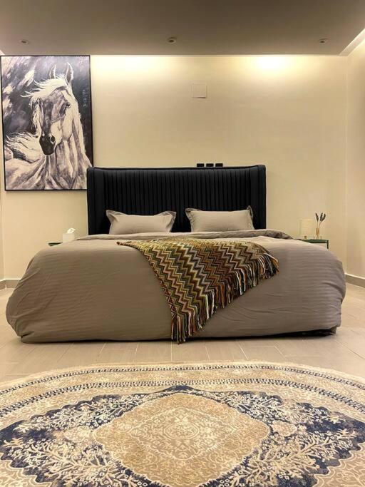 Spacious One Bedroom Apartment with Private Rooftop