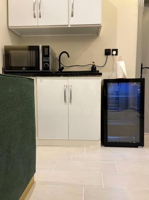 Spacious One Bedroom Apartment with Private Rooftop