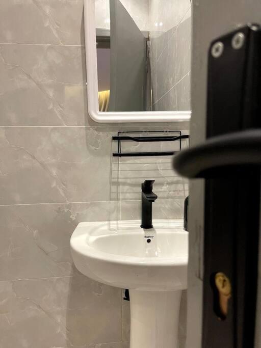 Spacious One Bedroom Apartment with Private Rooftop