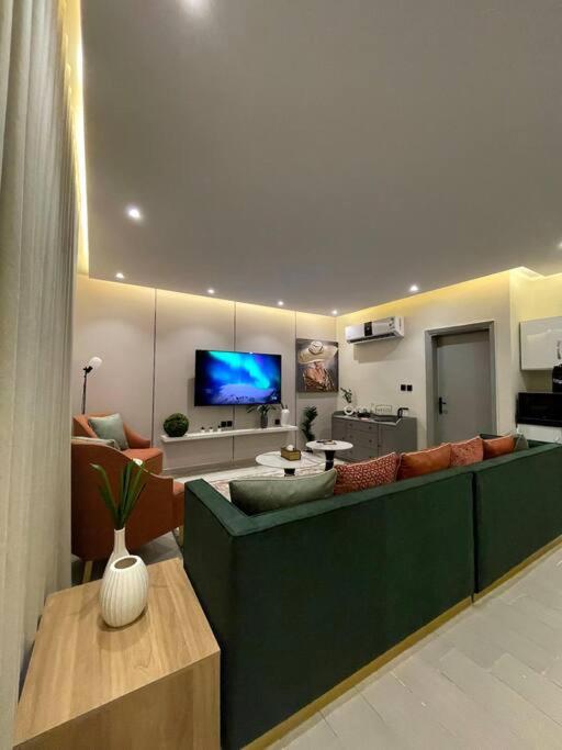 Spacious One Bedroom Apartment with Private Rooftop
