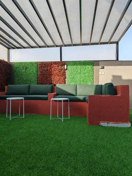 Spacious One Bedroom Apartment with Private Rooftop
