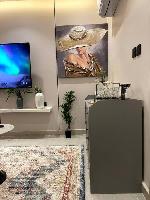 Spacious One Bedroom Apartment with Private Rooftop