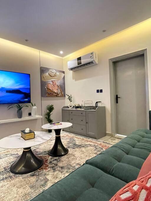Spacious One Bedroom Apartment with Private Rooftop