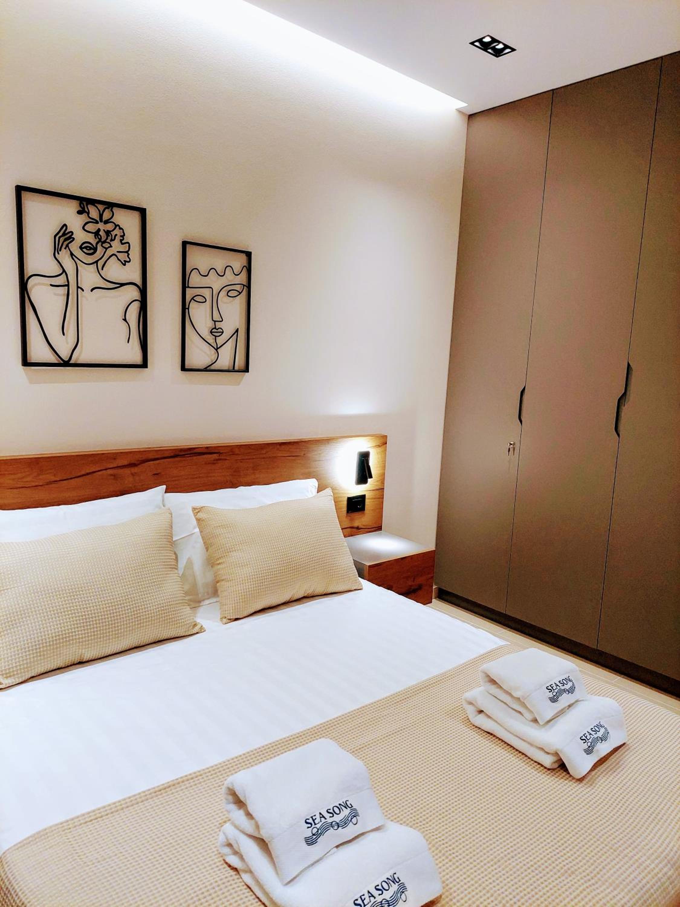 Sea Song Luxury Apartment in Diamond Hill
