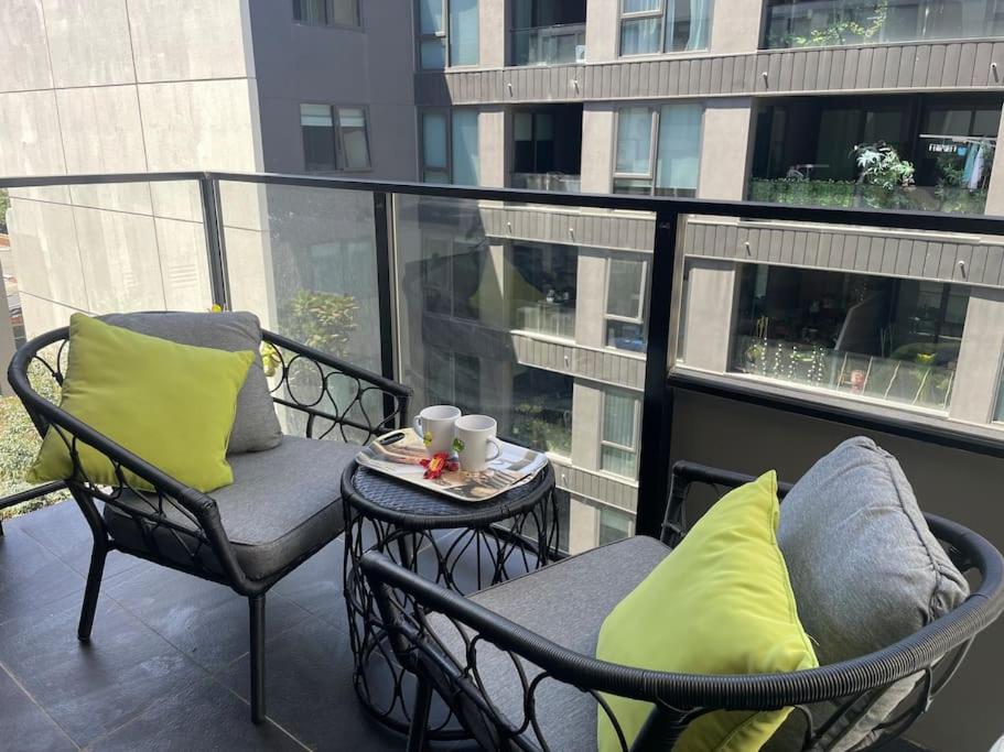 Modern 1BD ; Pool, Gym, Secure Underground Carpark