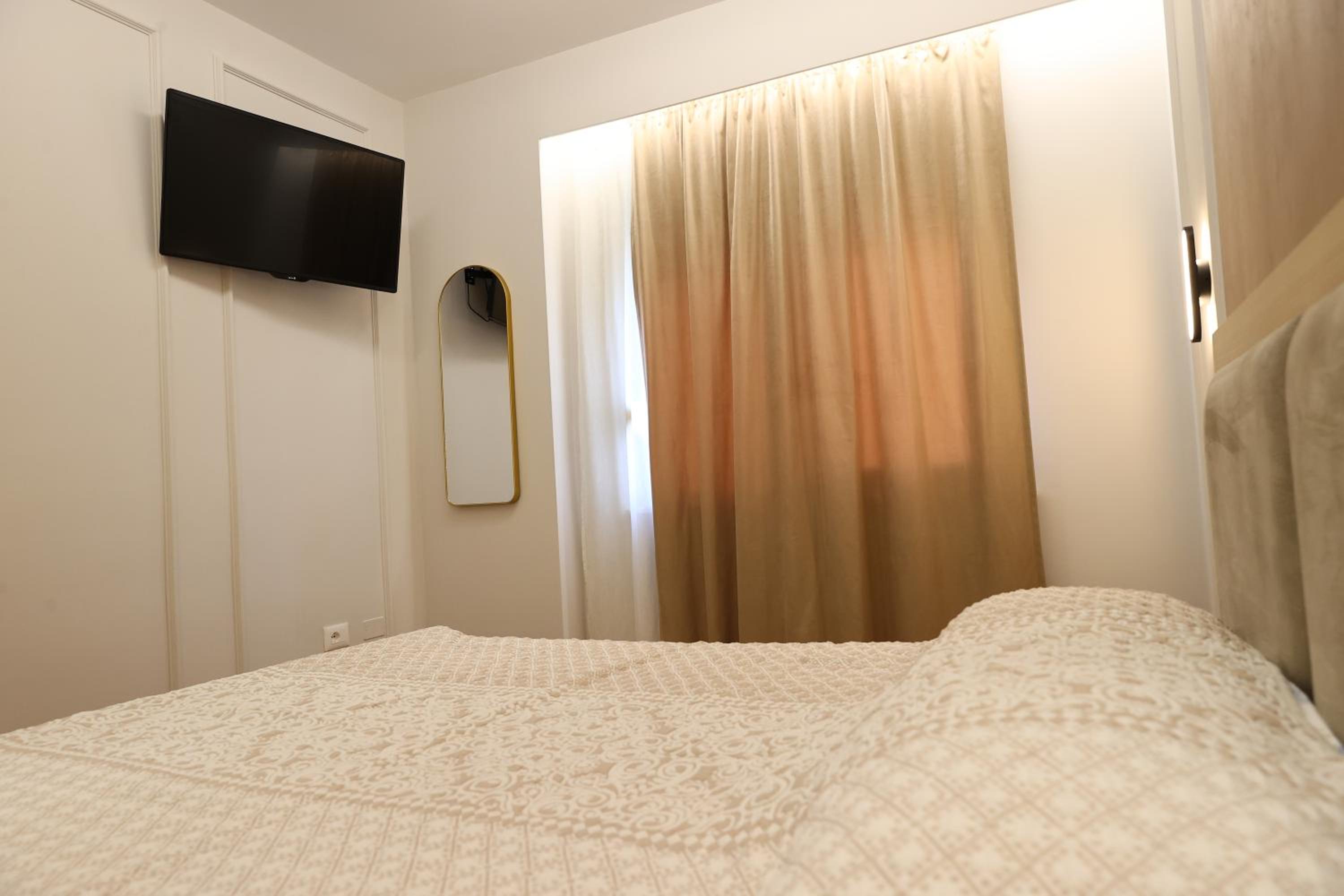 AMEL Deluxe Apartment
