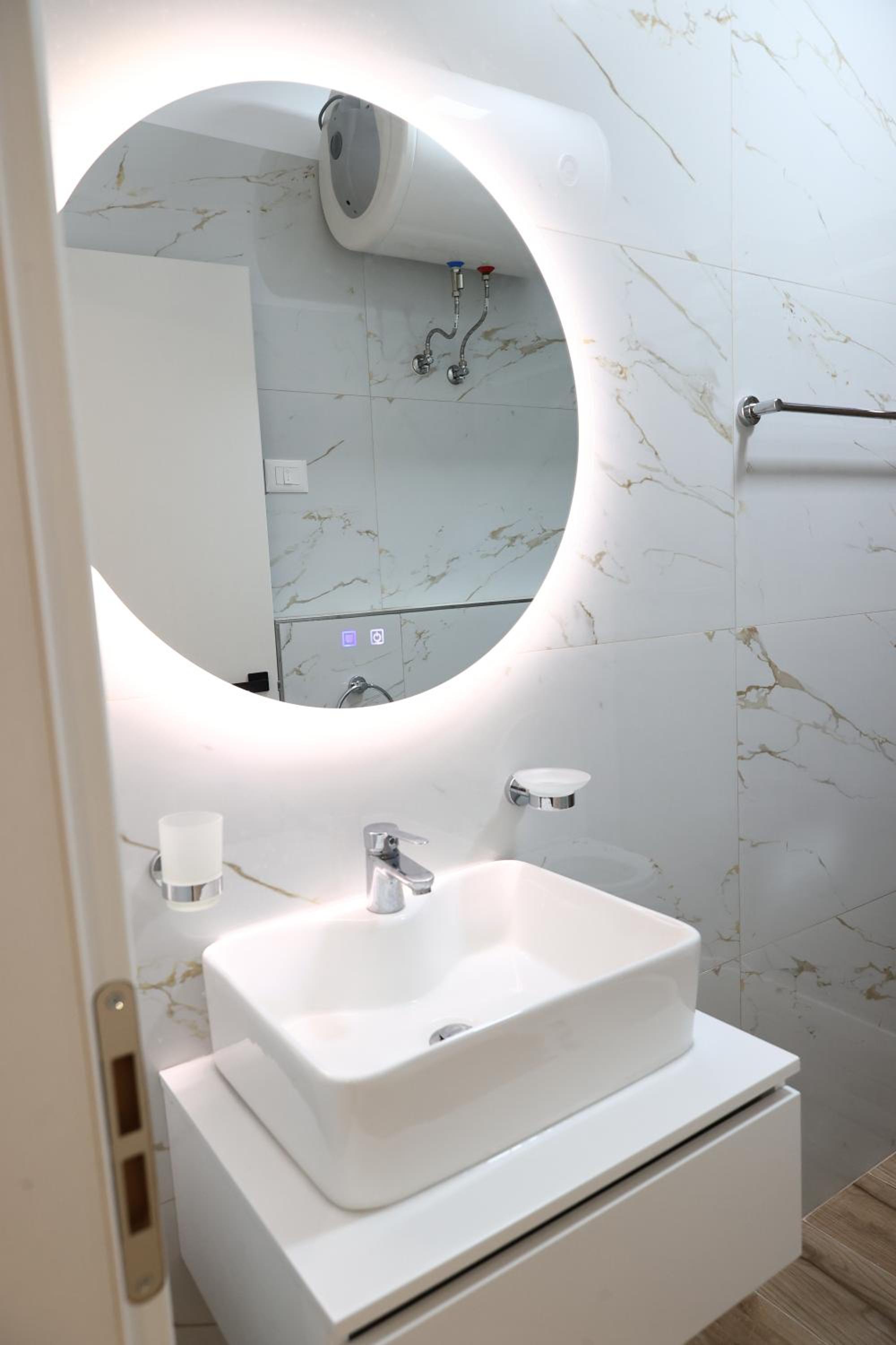 AMEL Deluxe Apartment