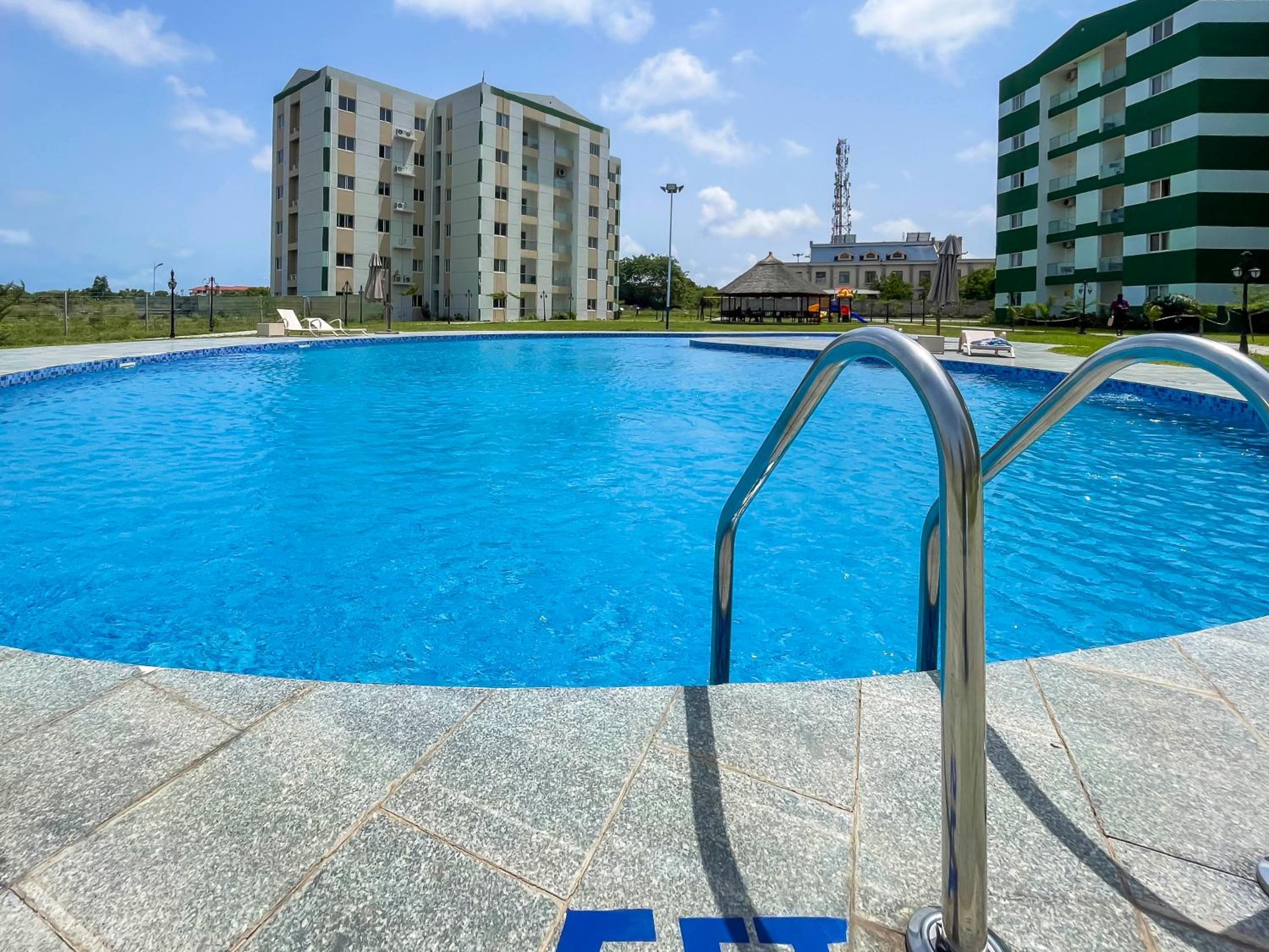 Serenity Haven Luxe 2BR, Pool, Fast Wi-Fi, AC, Netflix & Gated Stay view 2