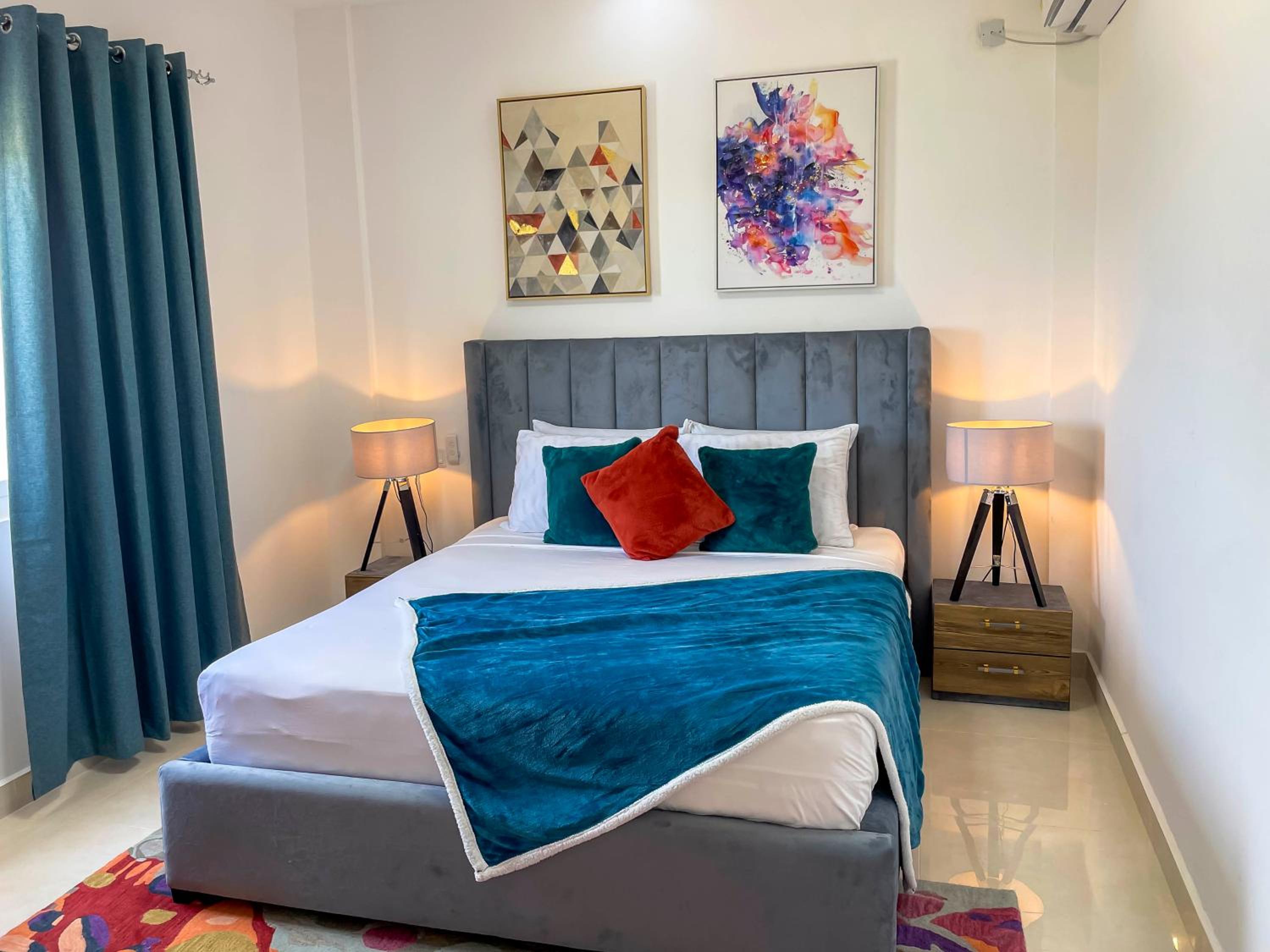 Serenity Haven Luxe 2BR, Pool, Fast Wi-Fi, AC, Netflix & Gated Stay view 3