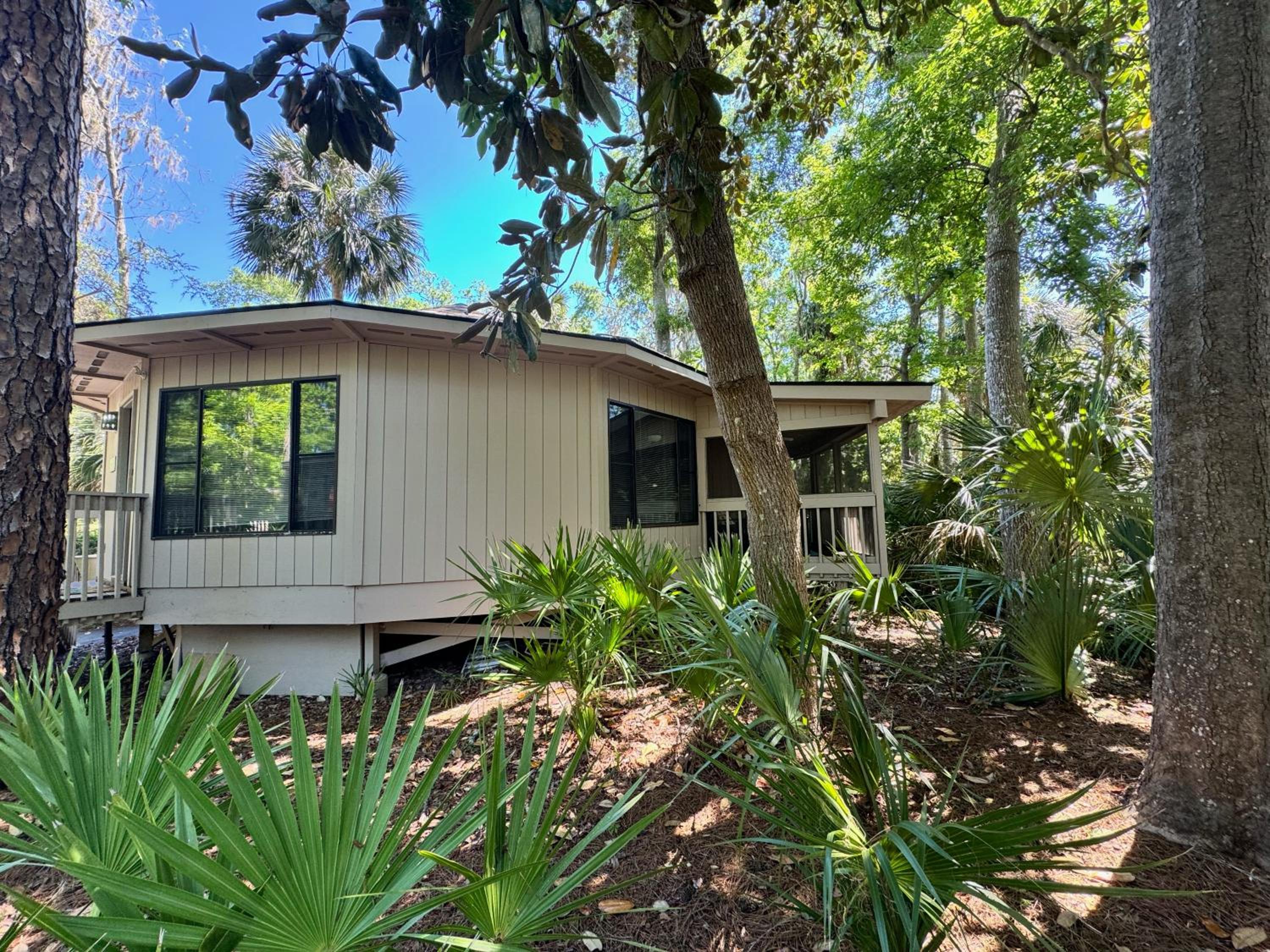 28 Night Heron - Two bedroom, two bath, pet friendly, 5 min walk to beach and pool