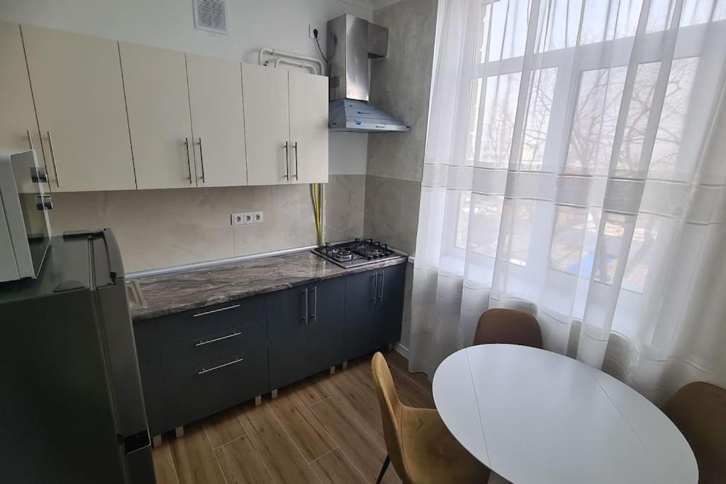 ULTRAcentral 2BD Apartament with balcony view 3