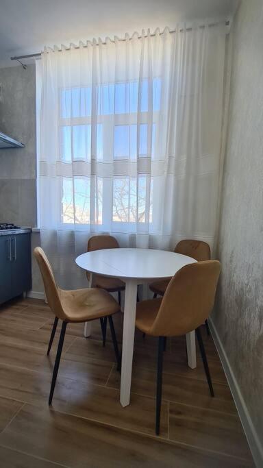 ULTRAcentral 2BD Apartament with balcony view 5