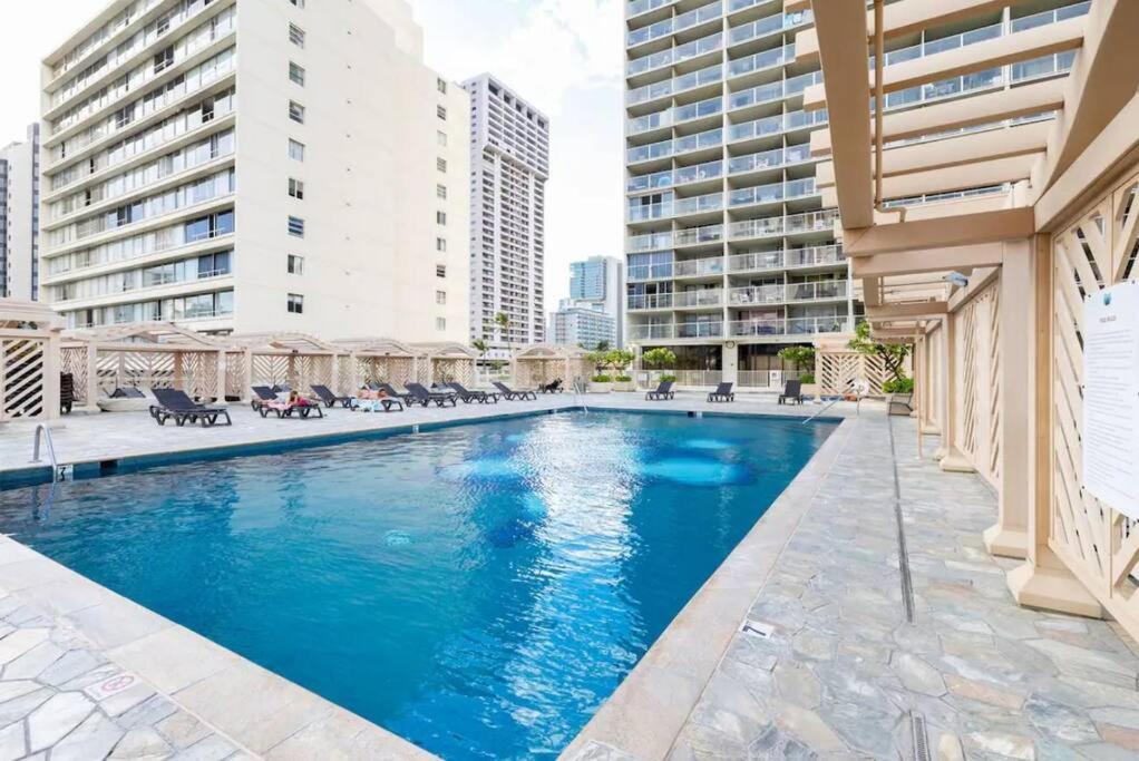 Waikiki Beach 1Bedroom Luxury Condo! view 3
