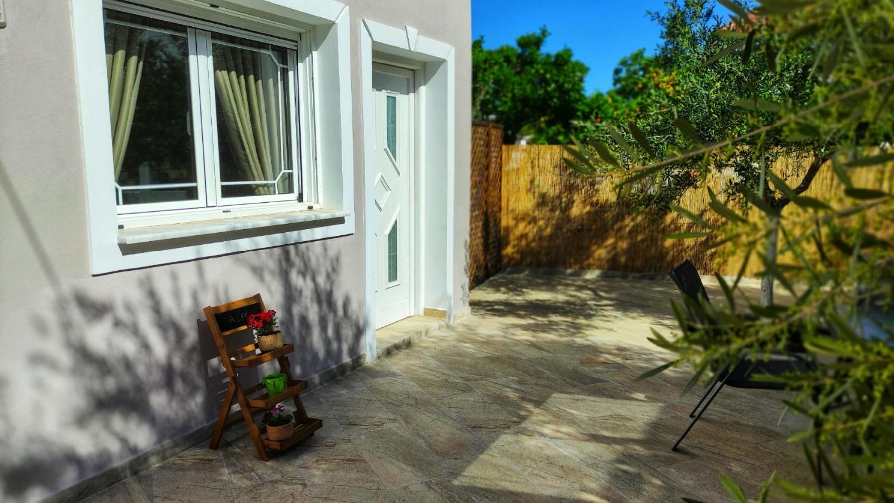Oasis Apartment Ammoudia