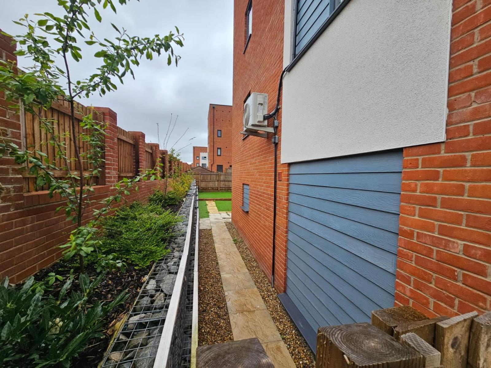 Air conditioned Modern 3 Bedroom Town House