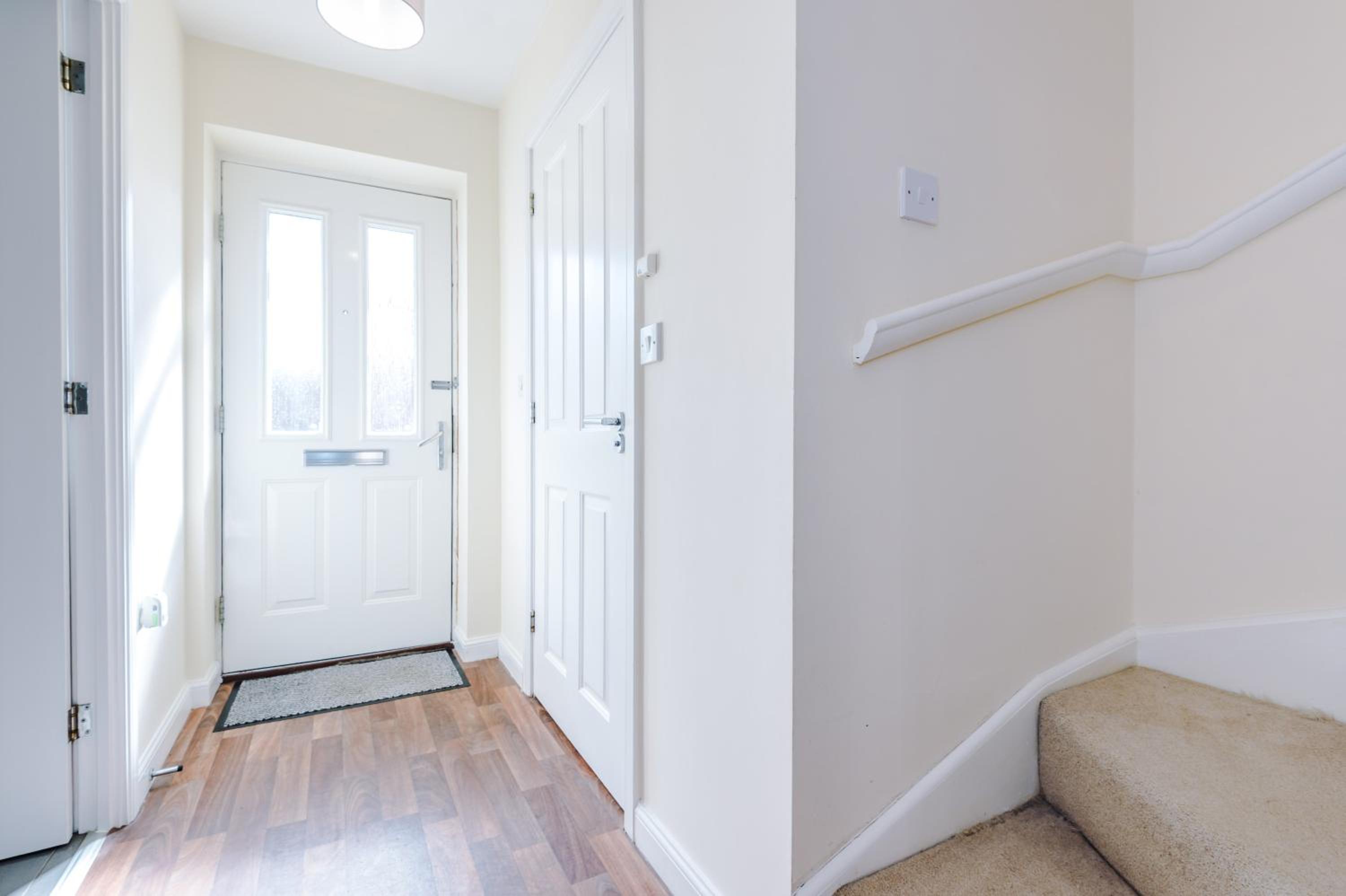 3 Bedroom Semi-Detached Home Sleeps 5 with Driveway