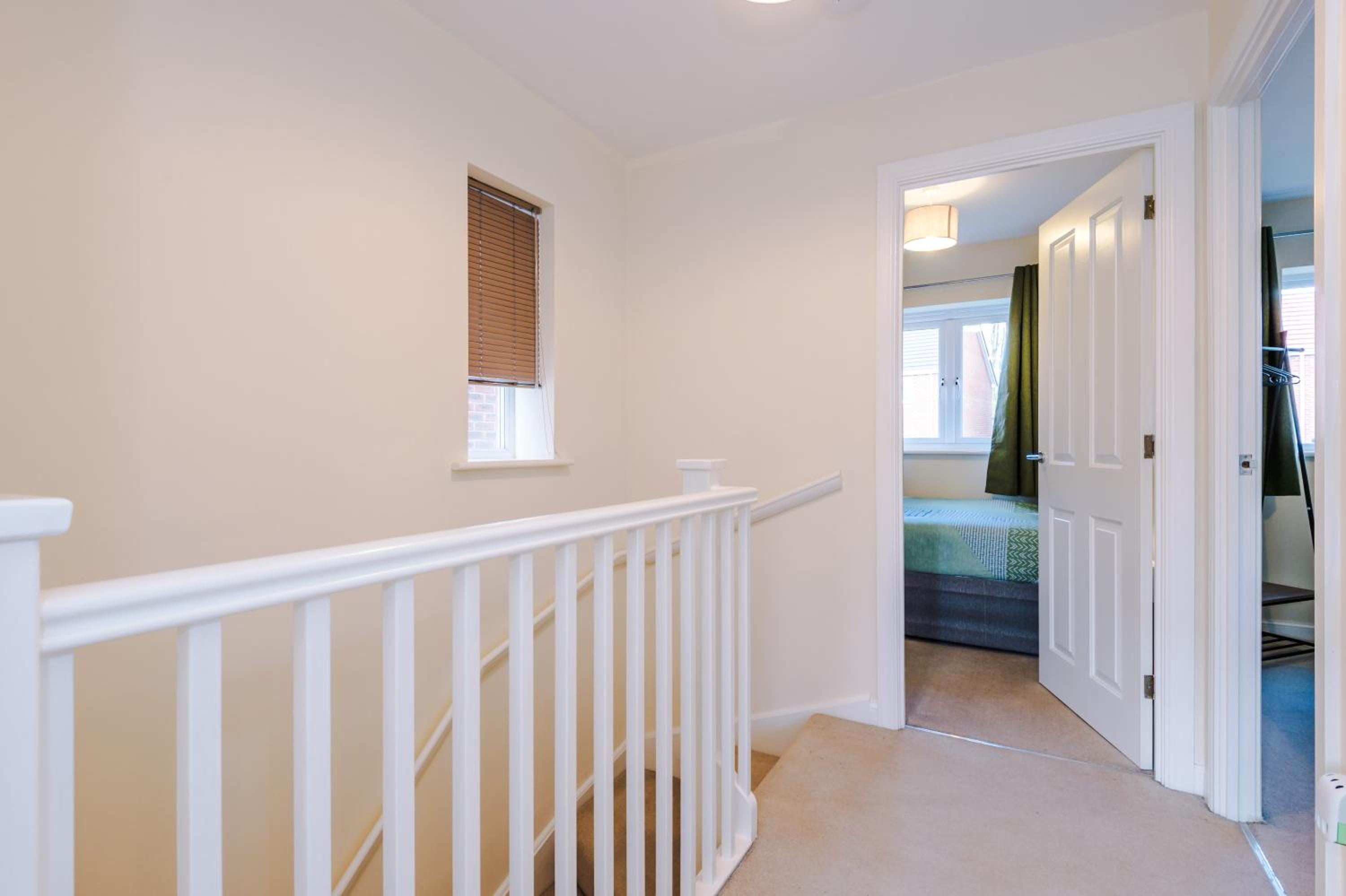 3 Bedroom Semi-Detached Home Sleeps 5 with Driveway