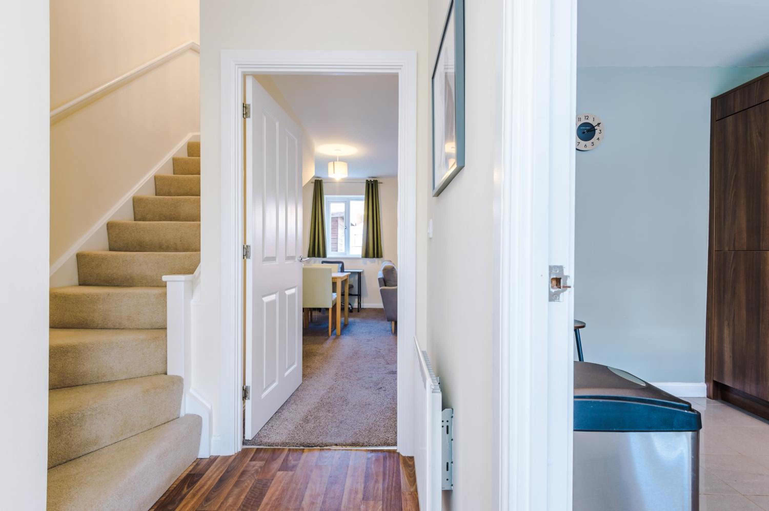 3 Bedroom Semi-Detached Home Sleeps 5 with Driveway