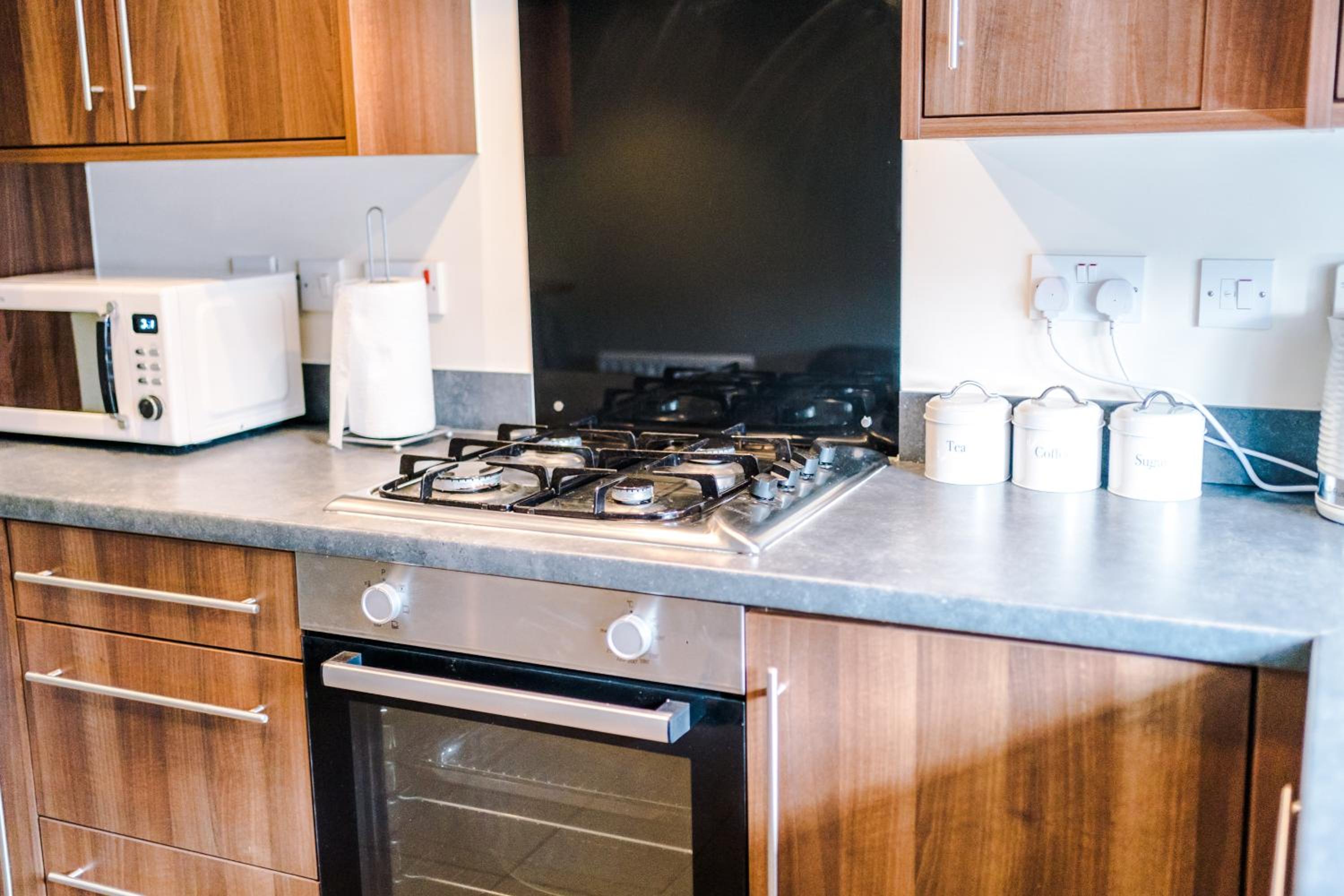 3 Bedroom Semi-Detached Home Sleeps 5 with Driveway
