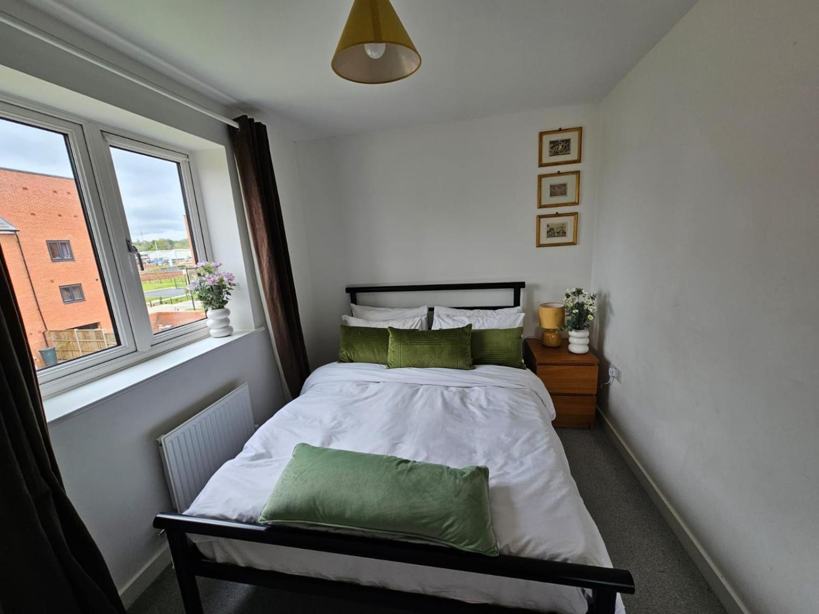 Air conditioned Modern 3 Bedroom Town House