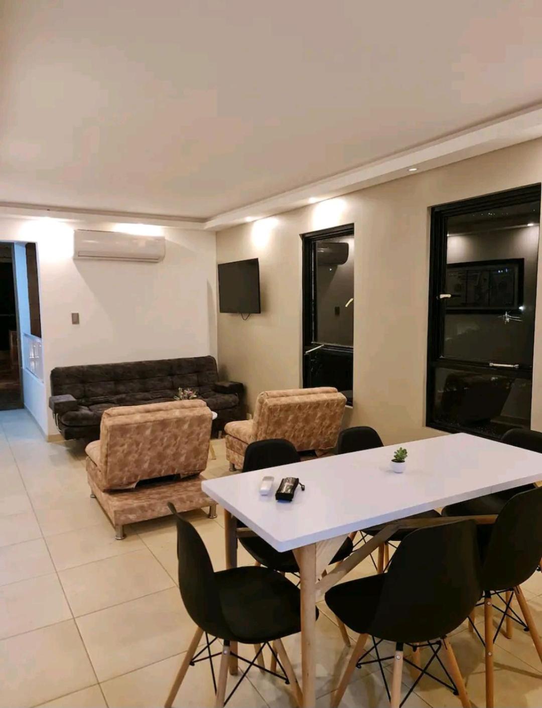 Apartamentos la flora
