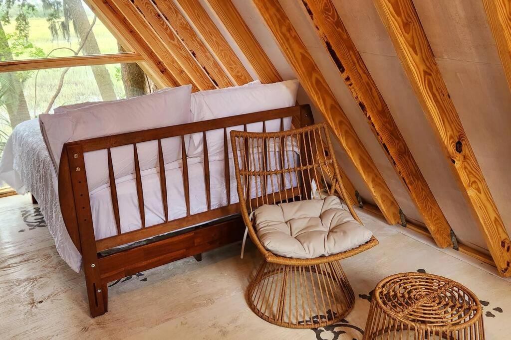 A Secluded Quiet Oasis with Beach Pass