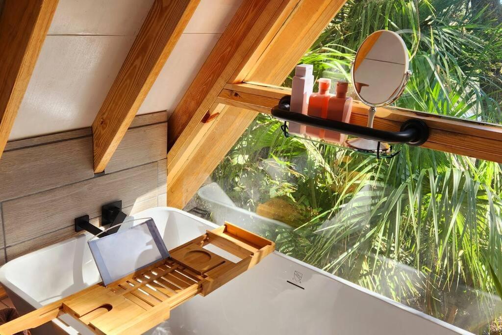 A Secluded Quiet Oasis with Beach Pass