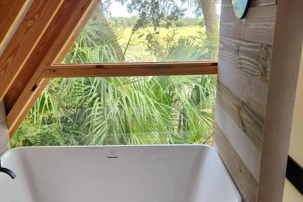 A Secluded Quiet Oasis with Beach Pass