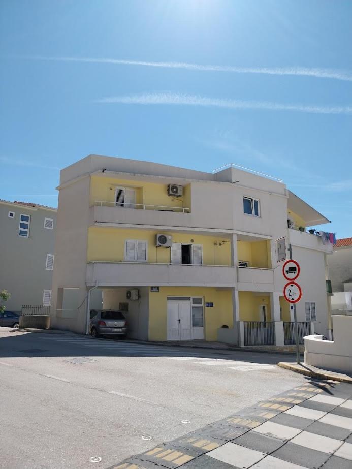 Summer Point Apartment