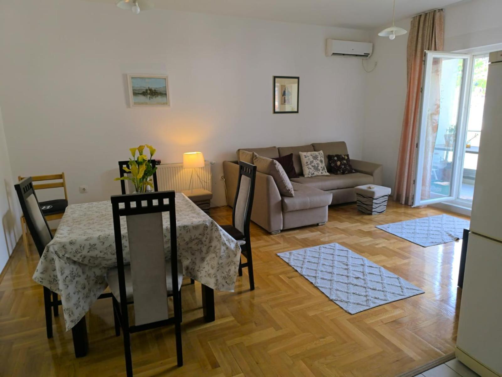 Luc 75 kvadrata stan sa dve spavce sobe