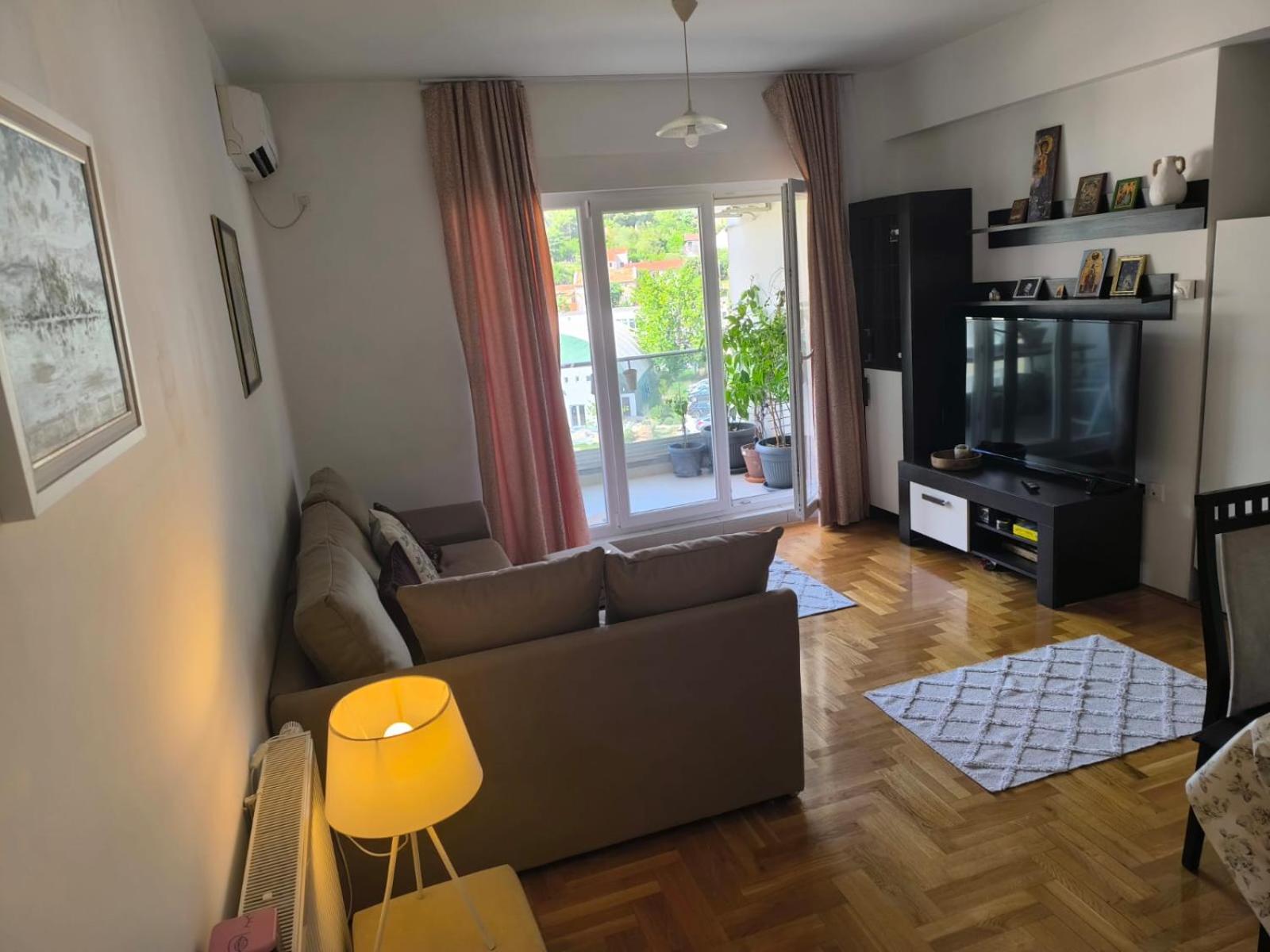 Luc 75 kvadrata stan sa dve spavce sobe