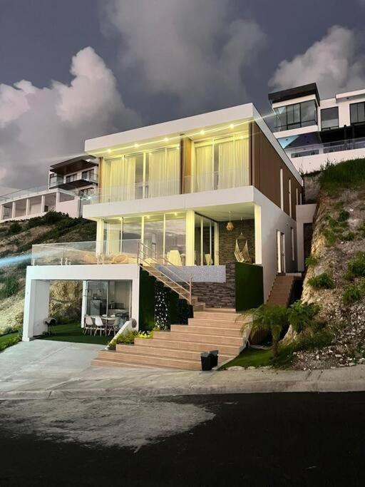 Hermosa propiedad con vista al mar