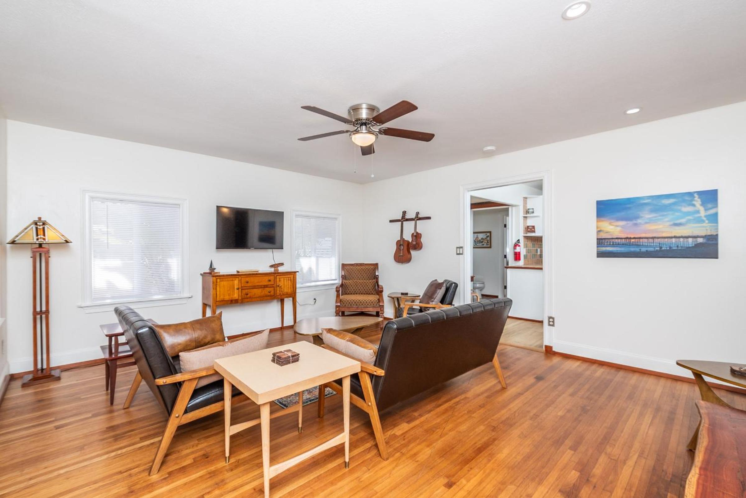 Vintage Beach Bungalow in Oceanside CA view 2