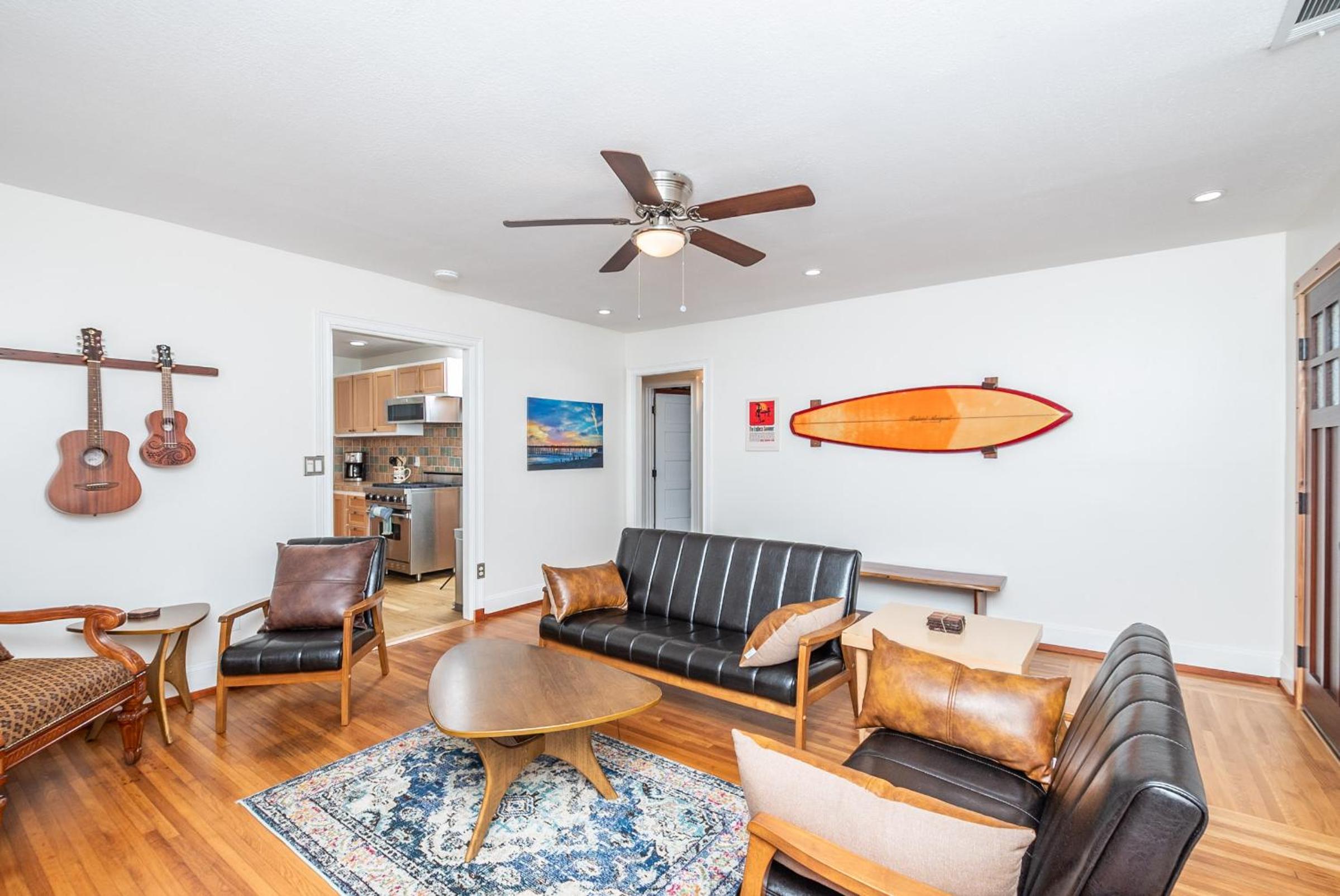 Vintage Beach Bungalow in Oceanside CA view 4