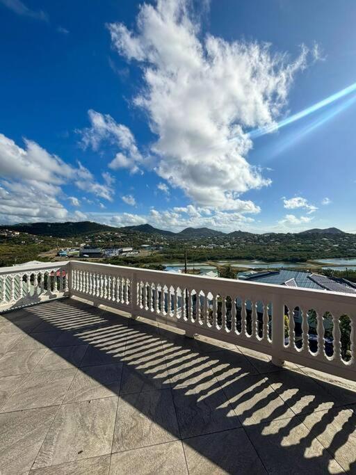 Come Enjoy Lakeside Bungalow view 2