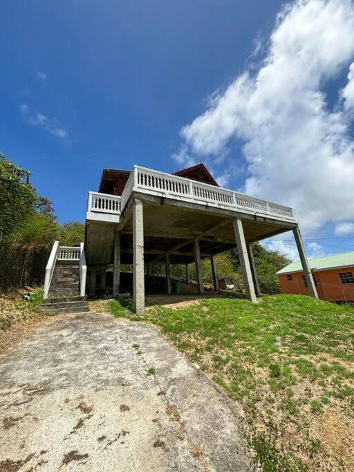 Come Enjoy Lakeside Bungalow view 3