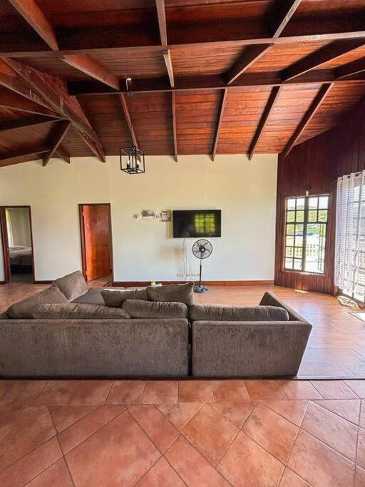 Come Enjoy Lakeside Bungalow view 5