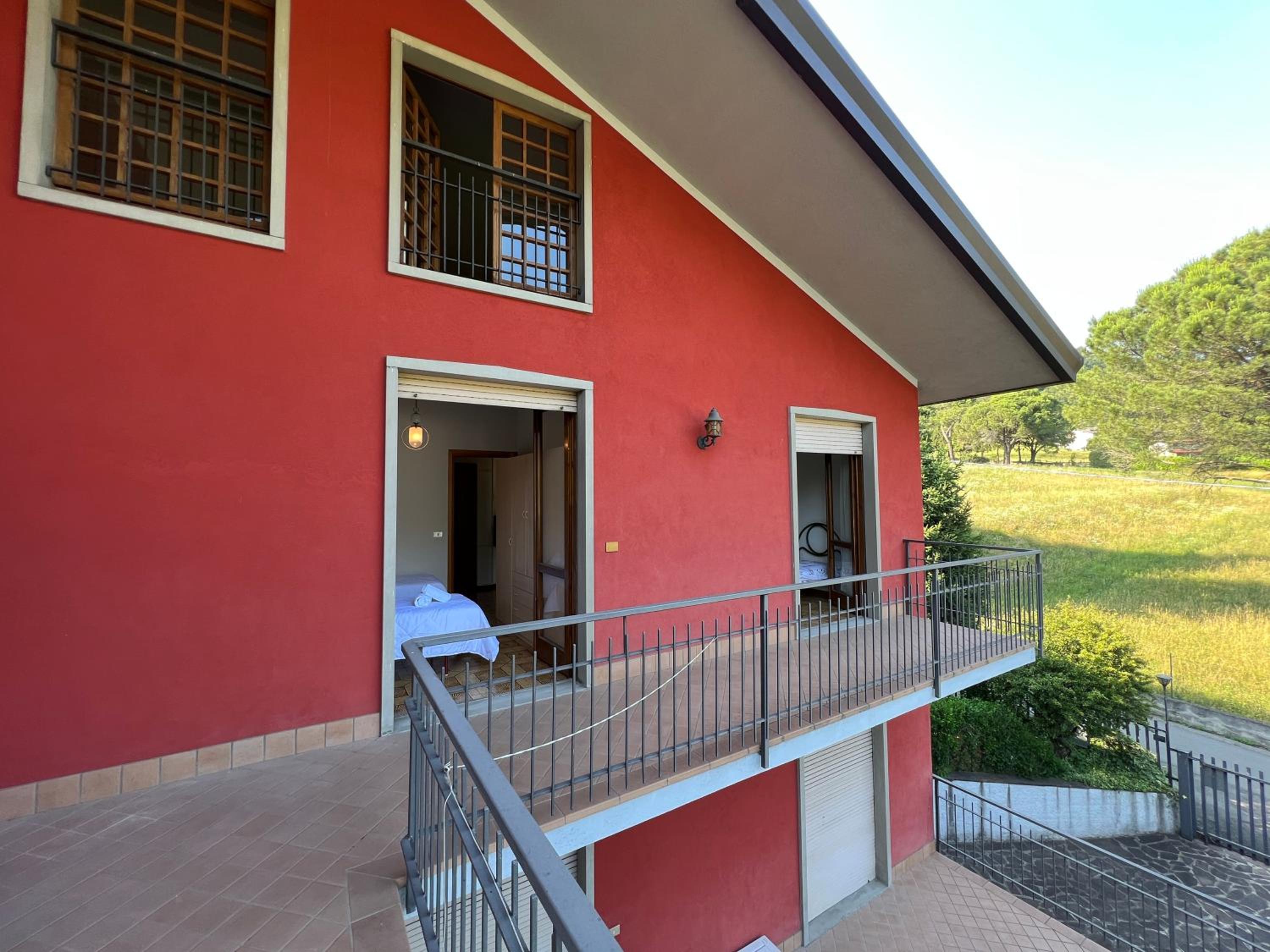 Casa Rossa al Lago - Apto grande primo piano view 2