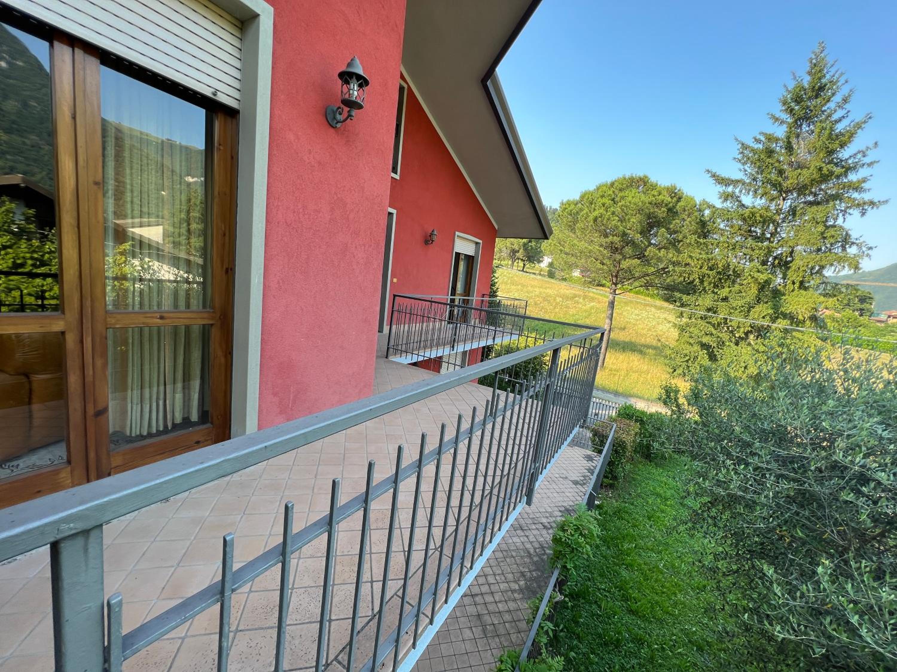 Casa Rossa al Lago - Apto grande primo piano view 4