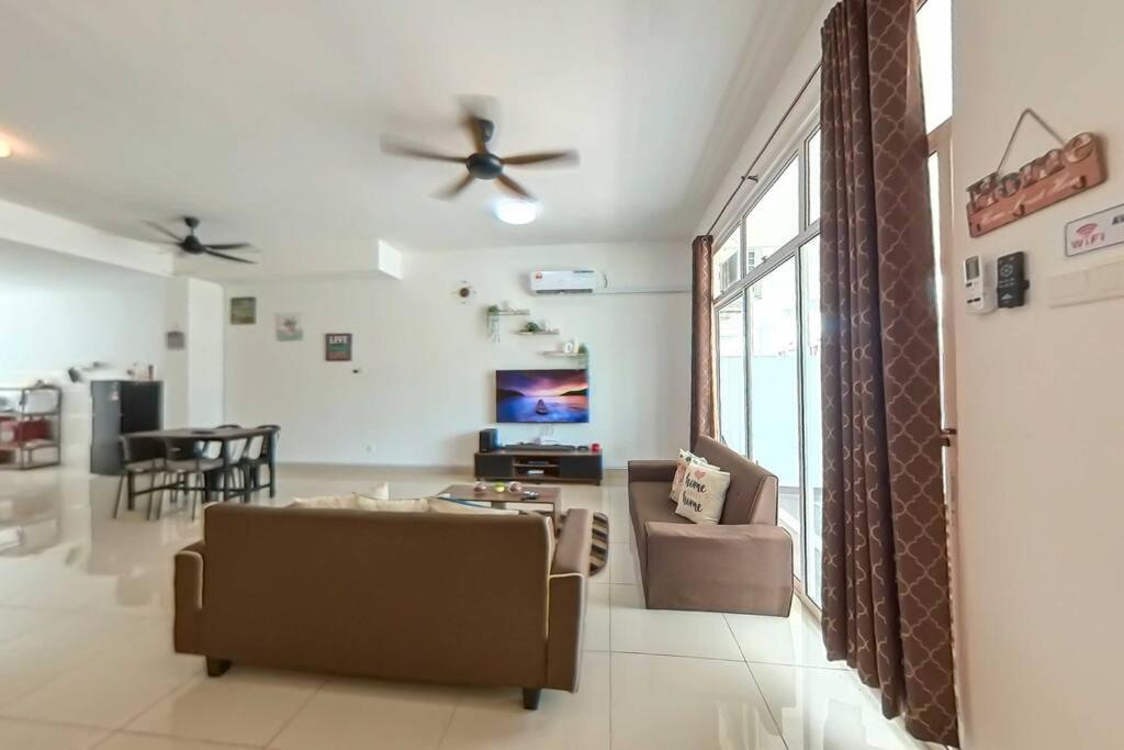 Desaru Comfy Homestay [Home Theater/Netflix] photo 2