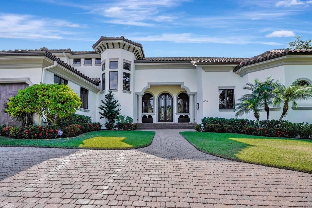 Naples Luxury Estate Near Beaches & 5th Avenue view 5