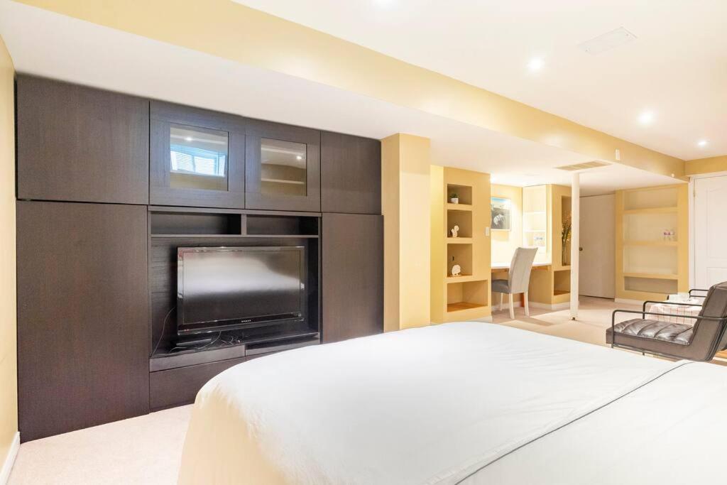 Cozy basement apartment in Newmarket