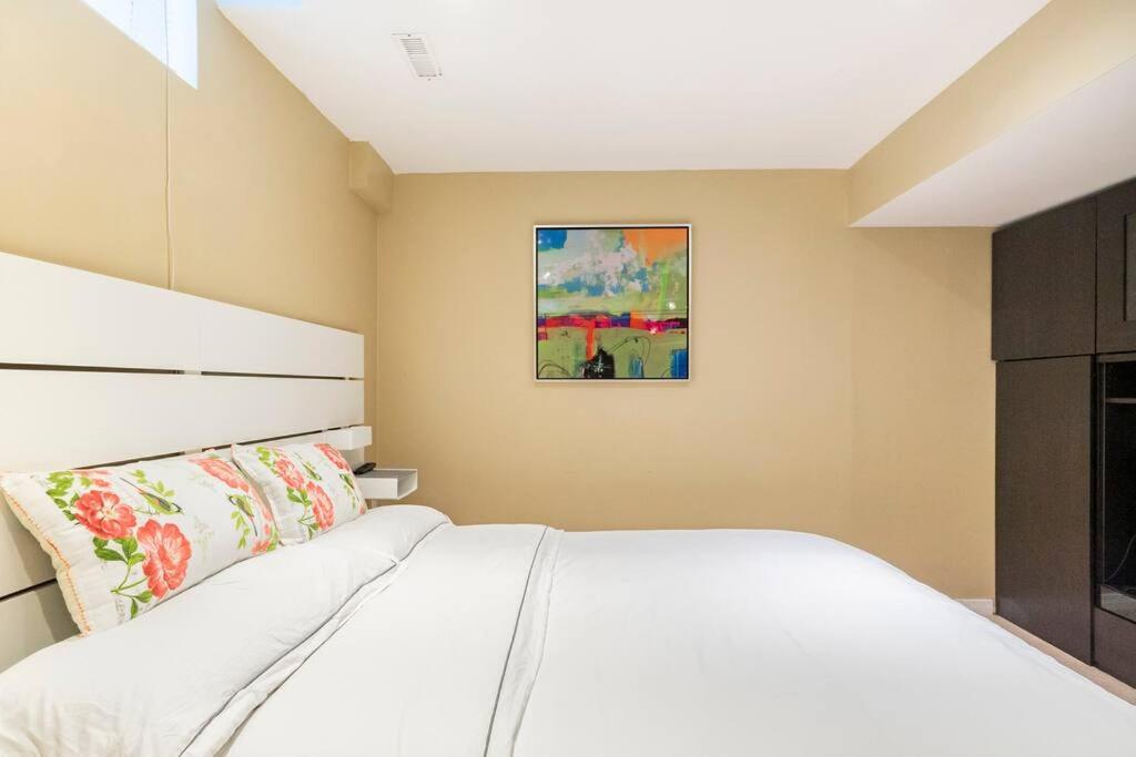 Cozy basement apartment in Newmarket