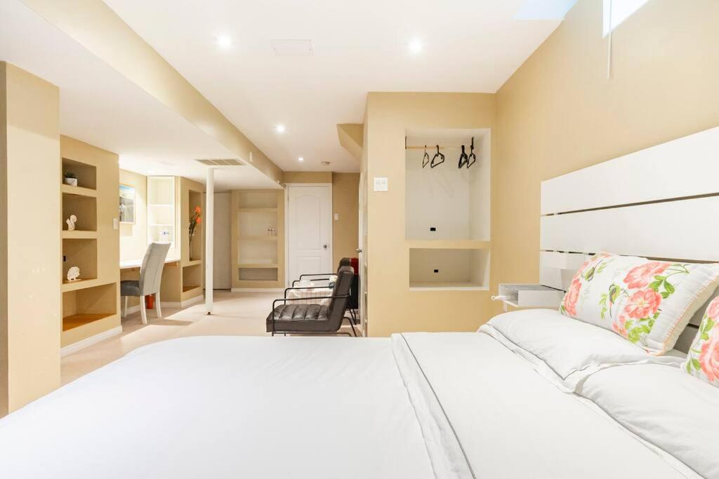 Cozy basement apartment in Newmarket