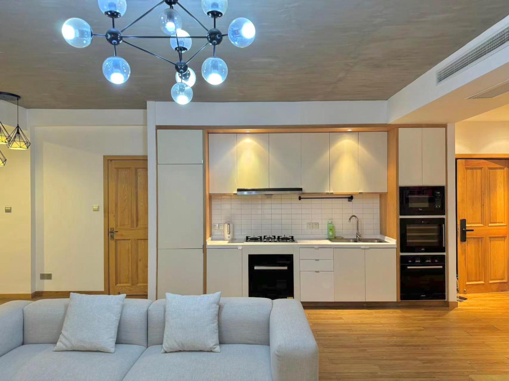 ZHome - HaiQi Garden - Four Bedroom Apartment on the Bund with Bund View